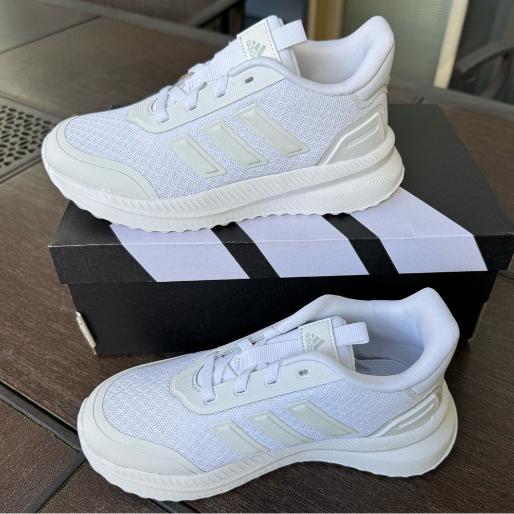 Adidas Kids Sneakers in White,   1 youth
